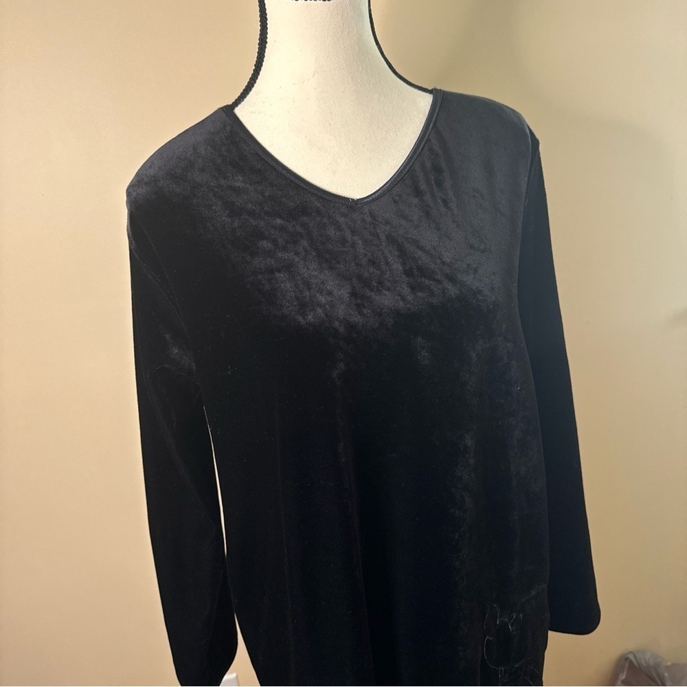 Disney‎ SM Black Velvet Long Sleeve Top with Embroidered Mickey Mouse Design - Picture 4 of 4